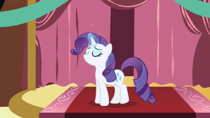 Rarity levitating a ribbon S1E01