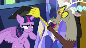 Discord gives Twilight a graduation cap S9E1