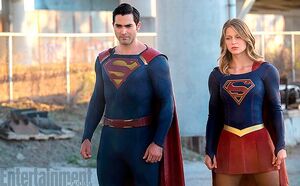 Superman (Tyler Hoechlin) with his cousin Supergirl in the Supergirl TV Series.