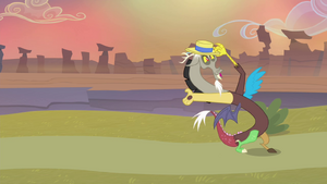 Discord putting on a hat S4E11