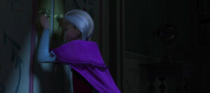 Anna trying to escape, only to find that Hans has locked the door.