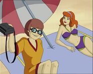 Velma & Daphne in Beach (02)
