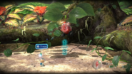 Alph helping the Red Pikmin to salvage the Red Onion.