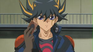 Yusei arrive at Duel Academy to challenge the Dean