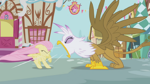 Gilda roaring at Fluttershy S1E5