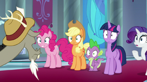 Twilight and friends in wide-eyed shock S9E1