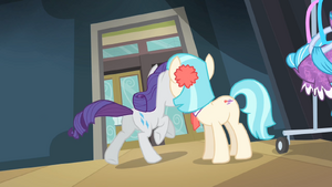 Coco sees Rarity running away in tears S4E08