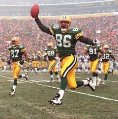 Green Bay Packers Antonio Freeman catches an 81-yard touchdown pass from  quarterback Brett Favre during Super Bowl XXXI at the Superdome in New  Orleans Sunday, Jan. 26, 1997. (AP Photo/Lanny Ignelzi Stock