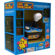 Early picture of Ms. Pac-Man (MSI Entertainment) with a different design. Oddly, the box features Jakks Pacific's trademark plug & play logo.