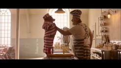 Knuckles threatens Paddington in the canteen (Paddington 2)