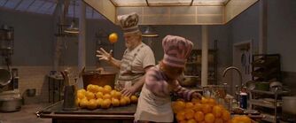 Knuckles and Paddington make marmalade (Paddington 2)