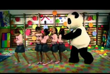 O Rei Mandou (Simon Says), Panda Vai Á Escola Wiki