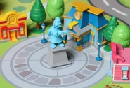 La piazza di Quacktown, con la statua e il municipio, è riprodotta nel plastico I love Paperopoli.