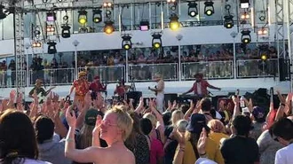 HalfNoise_-_"In_The_Summer"_(Live_on_Parahoy_2018)