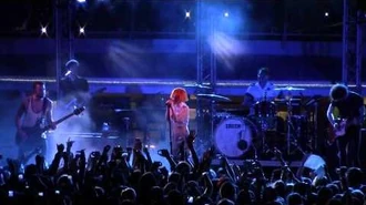 Paramore_-_Miracle_-_Parahoy_2014