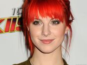 Hayley-williams-boy-ribbon-hairstyle