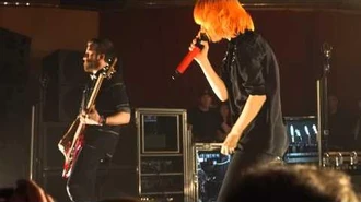 Paramore-_Miracle_(Live)