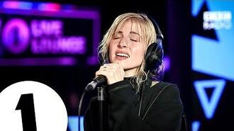Hayley_Williams_-_Simmer_in_the_Live_Lounge