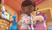 Doc, stuffy, lambie and hallie singing