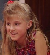 Stephanie-Tanner-full-house-11870992-524-577