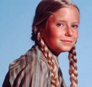 Jan Brady as an extra (Luci)