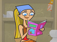 Lindsay as Aquata