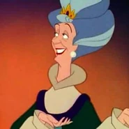 Queen Uberta as Queen Elizabeth