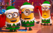 Kevin, stuart and bob as elves' disguises