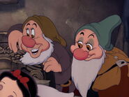 Snow-white-disneyscreencaps.com-3946