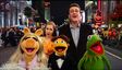 The Muppets and the Cast sing Life's A Happy Song finale