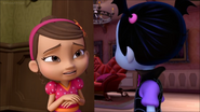 Poppy Peepleson (Vampirina) 09