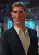 Alistair Krei as Leonard's Owner