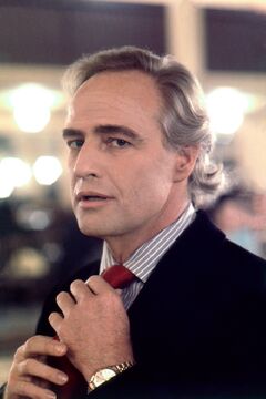 Dennis Reese (Marlon Brando)