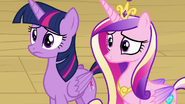 Twilight and Cadance look at Twilight's parents S7E22