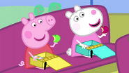 Peppa gives Suzy her apple