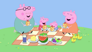 Peppa and her family eating at yummy and delicious picnic