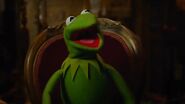Kermit gets angry at Miss Piggy in Muppets Most Wanted