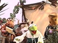 Mad Monty and Cluesless Morgan dress Kermit up like a pirate