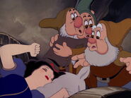 Snow-white-disneyscreencaps.com-4005