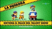 "The Crew Fixes the Talent Show Stage" ("La squadra sistema il palco del talent show") title card on Cartoonito