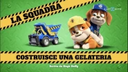 "The Crew Builds an Ice Cream Shop" ("La squadra costruisce una gelateria") title card on Cartoonito