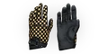 Счастливчик (ориг. Lucky) Файл:Lucky Gloves full.png Грабителей постоянно судят их заказчики. Надень неправильный галстук на встречу и ты, возможно, уйдешь с меткой смерти. Приди на свадьбу дочери босса в дешевом смокинге и тебя не пригласят на следующее высокооплачиваемое дело. Но эти перчатки оставят ни плохое, ни хорошее впечатление — а тревожное обманчивое. Именно поэтому Джимми обожает их, его счастливые шашки. ЭТО ПРЕДМЕТ ANNIVERSARY 2020!