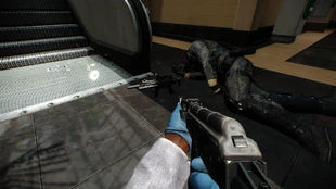 Compact-5 Клокера. Можно заметить, что Лазерный целеуказатель и Наствольный фонарь установлены одновременно.