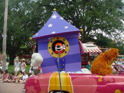 The first Peanut puppet smiling happily at a person watching the parade.