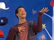 Sprout-The-Good-Night-Show-Leo-singing