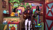 Dan-Zanes-Sonia-de-los-Santos-sing-Kids-Song-All-Around-the-Kitchen-with-Carly-and-Chica