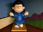 Lucy van Pelt statue