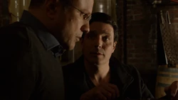 1x19 - Scarface warns