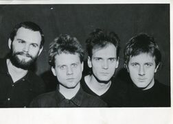Z18185839Q,Klaus-Mitffoch-w-pelnym-skladzie---os-lewej-Pociec