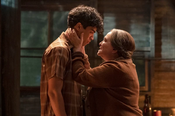Maria asks Tiago to come home